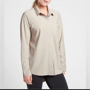 Athleta urbanite Beige Long Sleeve Button-Up Shirt